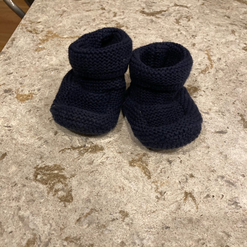 Baby booties. 6-12 Months. Gap. Navy Blue